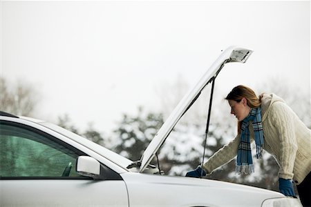 simsearch:700-01194739,k - Woman Looking Under Car Hood Foto de stock - Con derechos protegidos, Código: 700-00555077