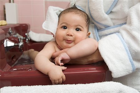 simsearch:700-00554038,k - Baby Having Bath in Sink Stock Photo - Rights-Managed, Code: 700-00555494