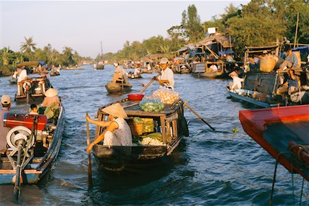 simsearch:841-08102090,k - People in Market Boats on River, Phung Hiep, Vietnam Stock Photo - Rights-Managed, Code: 700-00555647