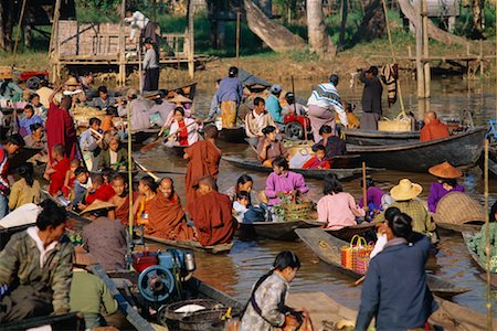 simsearch:700-00031108,k - People At Floating Market, Inle Lake, Myanmar Stock Photo - Rights-Managed, Code: 700-00556024
