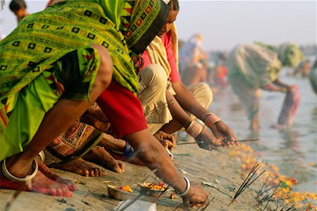 simsearch:700-00153579,k - People Making Offerings By River, Allahabad, Uttar Pradesh, India Stock Photo - Rights-Managed, Code: 700-00556260