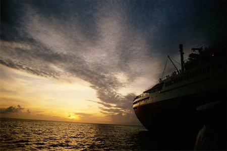 Navire de croisière au crépuscule, Caraïbes Photographie de stock - Rights-Managed, Code: 700-00556634