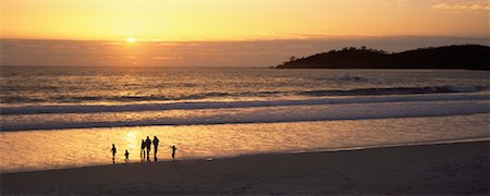 simsearch:600-03290198,k - Famille sur la plage au coucher du soleil, Carmel, Californie, USA Photographie de stock - Rights-Managed, Code: 700-00557550