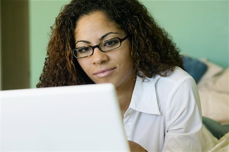 simsearch:700-00695841,k - Woman Using Laptop Computer Foto de stock - Con derechos protegidos, Código: 700-00550029