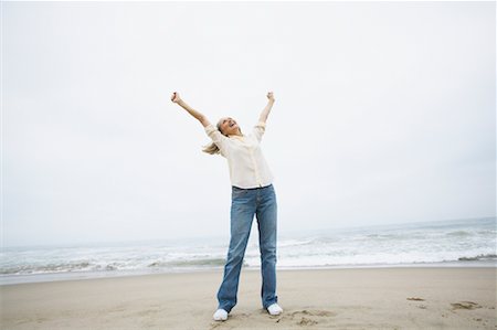 simsearch:700-00522399,k - Woman Cheering on Beach Foto de stock - Con derechos protegidos, Código: 700-00550375