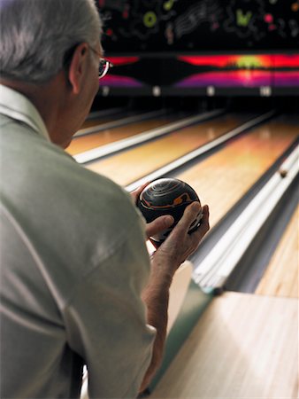 simsearch:700-00549130,k - Gros plan de Bowling homme Photographie de stock - Rights-Managed, Code: 700-00553631