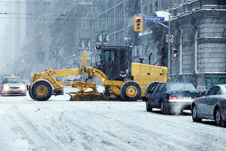 simsearch:400-07215754,k - Snowplow in Intersection, Toronto, Ontario, Canada Foto de stock - Con derechos protegidos, Código: 700-00560692