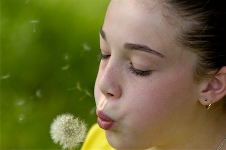 simsearch:632-05604245,k - Girl Blowing Dandelion Stock Photo - Rights-Managed, Code: 700-00561397