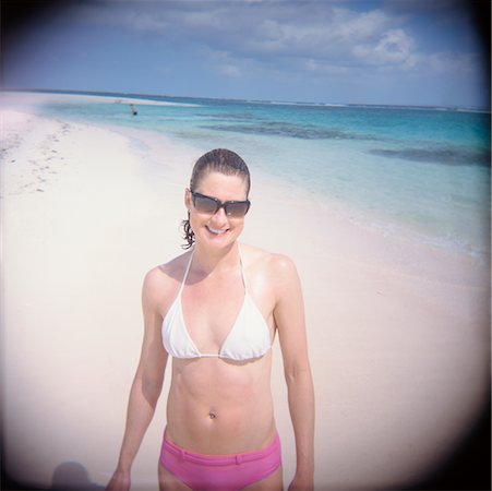 simsearch:700-00522399,k - Femme en Bikini sur la plage, îles Caïmans Photographie de stock - Rights-Managed, Code: 700-00591734