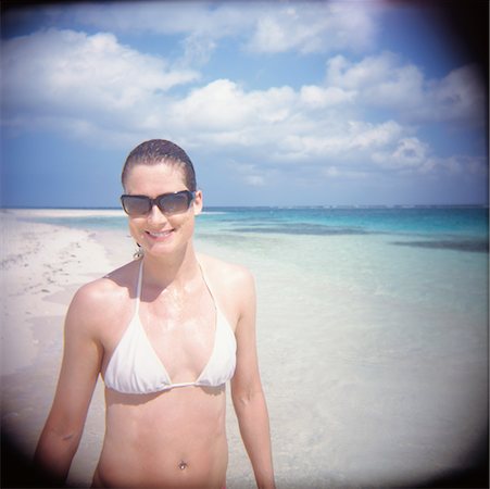 simsearch:700-00522399,k - Femme en Bikini sur la plage, îles Caïmans Photographie de stock - Rights-Managed, Code: 700-00591733