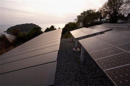 simsearch:700-02080084,k - Panneaux solaires, Promthep Alternative Energy Station, Cap Promthep, Phuket, Thaïlande Photographie de stock - Rights-Managed, Code: 700-00605154