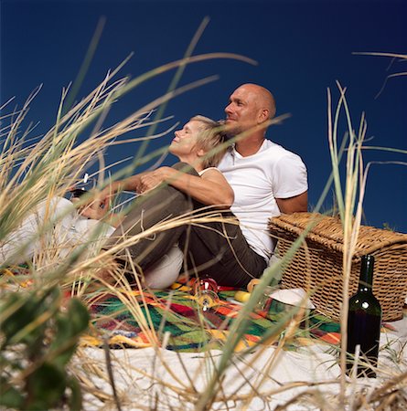 simsearch:700-00529622,k - Couple Having Picnic Stock Photo - Rights-Managed, Code: 700-00606309