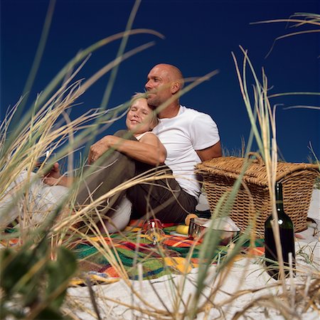 simsearch:700-00529622,k - Couple Having Picnic Stock Photo - Rights-Managed, Code: 700-00606310