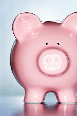 simsearch:600-02797971,k - Close-Up of Piggy Bank Stock Photo - Rights-Managed, Code: 700-00608283