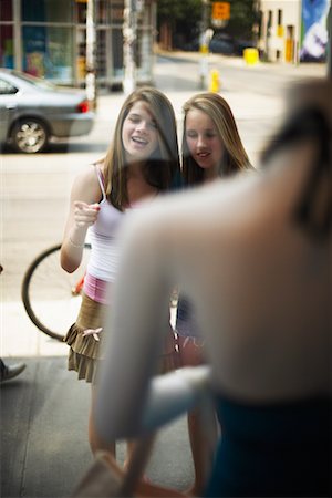 simsearch:600-01275545,k - Teenagers Shopping Stock Photo - Rights-Managed, Code: 700-00609526