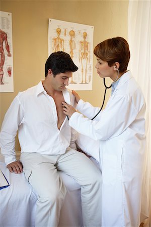 Doctor Listening to Patient's Heartbeat Foto de stock - Con derechos protegidos, Código: 700-00616591