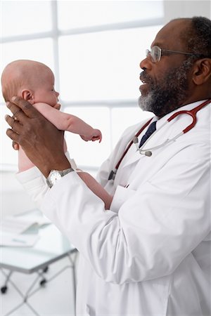 simsearch:700-00616624,k - Doctor Holding Newborn Baby Foto de stock - Con derechos protegidos, Código: 700-00616602