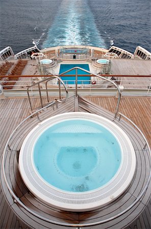 simsearch:700-01236711,k - Jacuzzi on Deck of the Queen Mary 2 Stock Photo - Rights-Managed, Code: 700-00616775