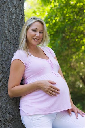 simsearch:700-02922729,k - Portrait de femme enceinte Photographie de stock - Rights-Managed, Code: 700-00617889