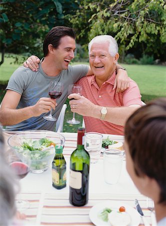simsearch:700-00607075,k - Père et fils adulte, boire du vin à dîner en plein air en famille Photographie de stock - Rights-Managed, Code: 700-00610199