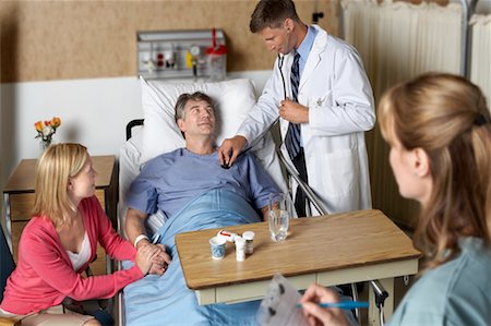 simsearch:614-00599645,k - Doctor with Patient in Hospital Stock Photo - Rights-Managed, Code: 700-00610979