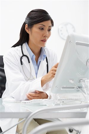 simsearch:700-00639454,k - Doctor at Computer Stock Photo - Rights-Managed, Code: 700-00639393
