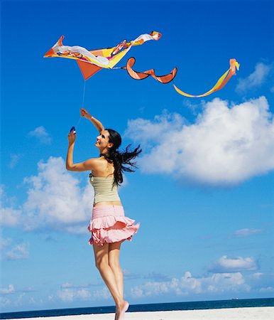sky in kite alone pic - Woman Flying Kite Foto de stock - Con derechos protegidos, Código: 700-00650032