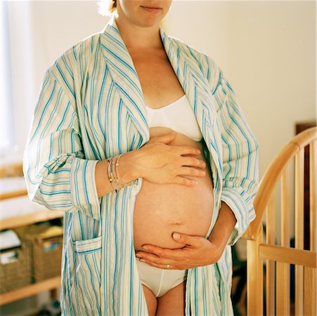 simsearch:700-02922729,k - Portrait de femme enceinte Photographie de stock - Rights-Managed, Code: 700-00661275