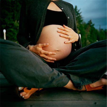 simsearch:700-02922729,k - Ventre de frottement de femme enceinte Photographie de stock - Rights-Managed, Code: 700-00661273