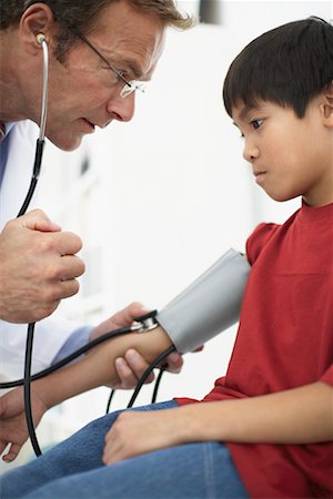 simsearch:700-00616624,k - Boy Having Blood Pressure Checked Foto de stock - Con derechos protegidos, Código: 700-00678845