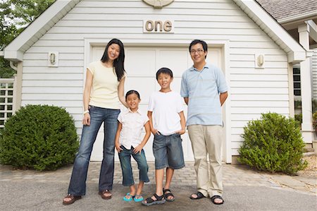 simsearch:700-01345033,k - Portrait of Family by Garage Stock Photo - Rights-Managed, Code: 700-00686887