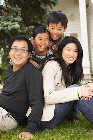 simsearch:700-00041478,k - Portrait of Family by House Stock Photo - Rights-Managed, Code: 700-00686899