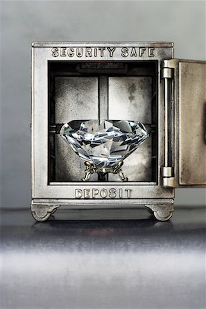 simsearch:700-00023167,k - Diamond in Safe Stock Photo - Rights-Managed, Code: 700-00681130