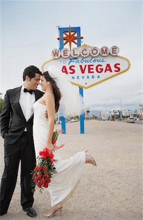 simsearch:700-00748266,k - Mariée et le marié par signe, Las Vegas, Nevada, USA Photographie de stock - Rights-Managed, Code: 700-00711855