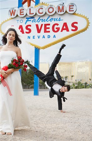 simsearch:700-00748266,k - Mariée et le marié par signe, Las Vegas, Nevada, USA Photographie de stock - Rights-Managed, Code: 700-00711865