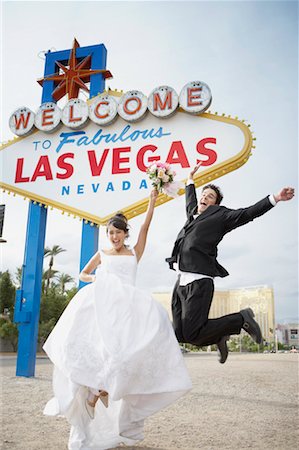 simsearch:700-00748266,k - Mariée et le marié par signe, Las Vegas, Nevada, USA Photographie de stock - Rights-Managed, Code: 700-00711867