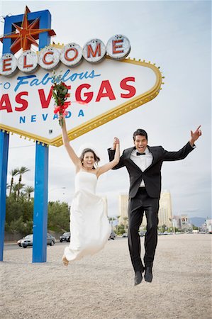 simsearch:700-00748266,k - Mariée et le marié par signe, Las Vegas, Nevada, USA Photographie de stock - Rights-Managed, Code: 700-00711868