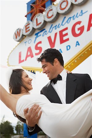 simsearch:700-00748266,k - Mariée et le marié par signe, Las Vegas, Nevada, USA Photographie de stock - Rights-Managed, Code: 700-00711870