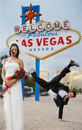 simsearch:700-00748266,k - Mariée et le marié par signe, Las Vegas, Nevada, USA Photographie de stock - Rights-Managed, Code: 700-00748271