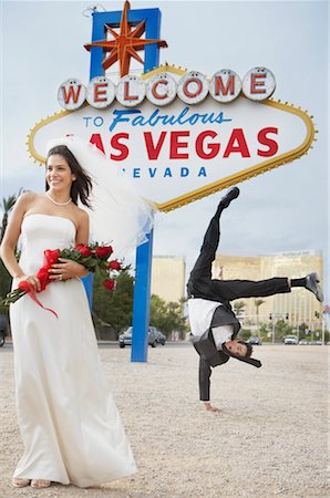simsearch:700-00748266,k - Mariée et le marié par signe, Las Vegas, Nevada, USA Photographie de stock - Rights-Managed, Code: 700-00748272