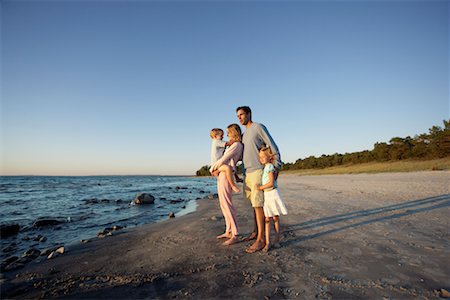 simsearch:700-01248599,k - Family on Beach Stock Photo - Rights-Managed, Code: 700-00768229