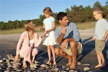 simsearch:700-01042880,k - Family on Beach Stock Photo - Rights-Managed, Code: 700-00768249