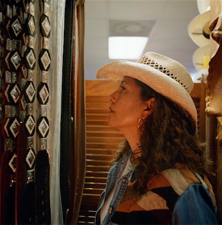 Femme regardant les ceintures en magasin, Rio Bravo, Texas, USA Photographie de stock - Rights-Managed, Code: 700-00867083