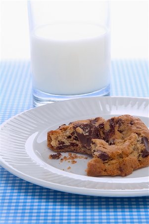 simsearch:700-02903782,k - Milk and Cookies Stock Photo - Rights-Managed, Code: 700-00917820