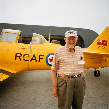 simsearch:700-00683285,k - Portrait d'homme, Canadian Warplane Heritage Museum, Mount Hope, Ontario, Canada Photographie de stock - Rights-Managed, Code: 700-00918527