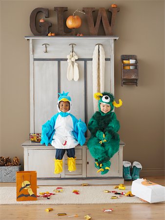 simsearch:700-02046160,k - Portrait of Boys in Halloween Costumes Foto de stock - Con derechos protegidos, Código: 700-00935224