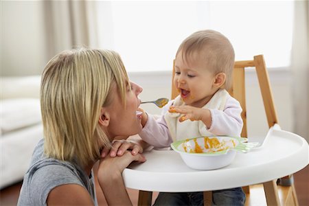 simsearch:600-01112884,k - Mother Feeding Daughter Stock Photo - Rights-Managed, Code: 700-00933648