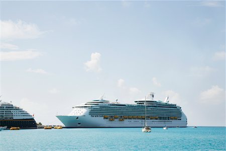 simsearch:700-01111260,k - Cruise Ships Stock Photo - Rights-Managed, Code: 700-00983235