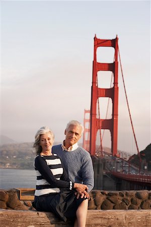 simsearch:600-03738427,k - Couple Sitting by Golden Gate Bridge, San Francisco, California, USA Foto de stock - Con derechos protegidos, Código: 700-00983392
