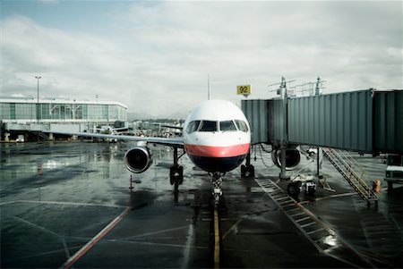 Airplane at Gate Foto de stock - Con derechos protegidos, Código: 700-01015437